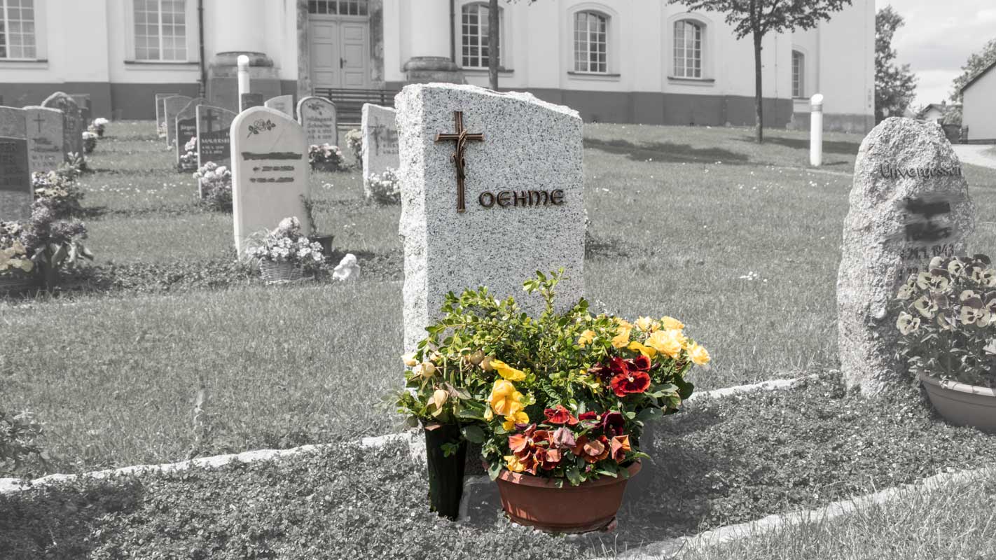 Grabstein aus Granit mit Bronce