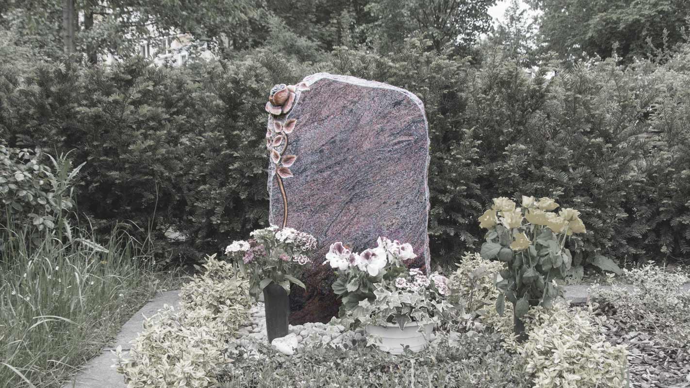 felsiger Grabstein