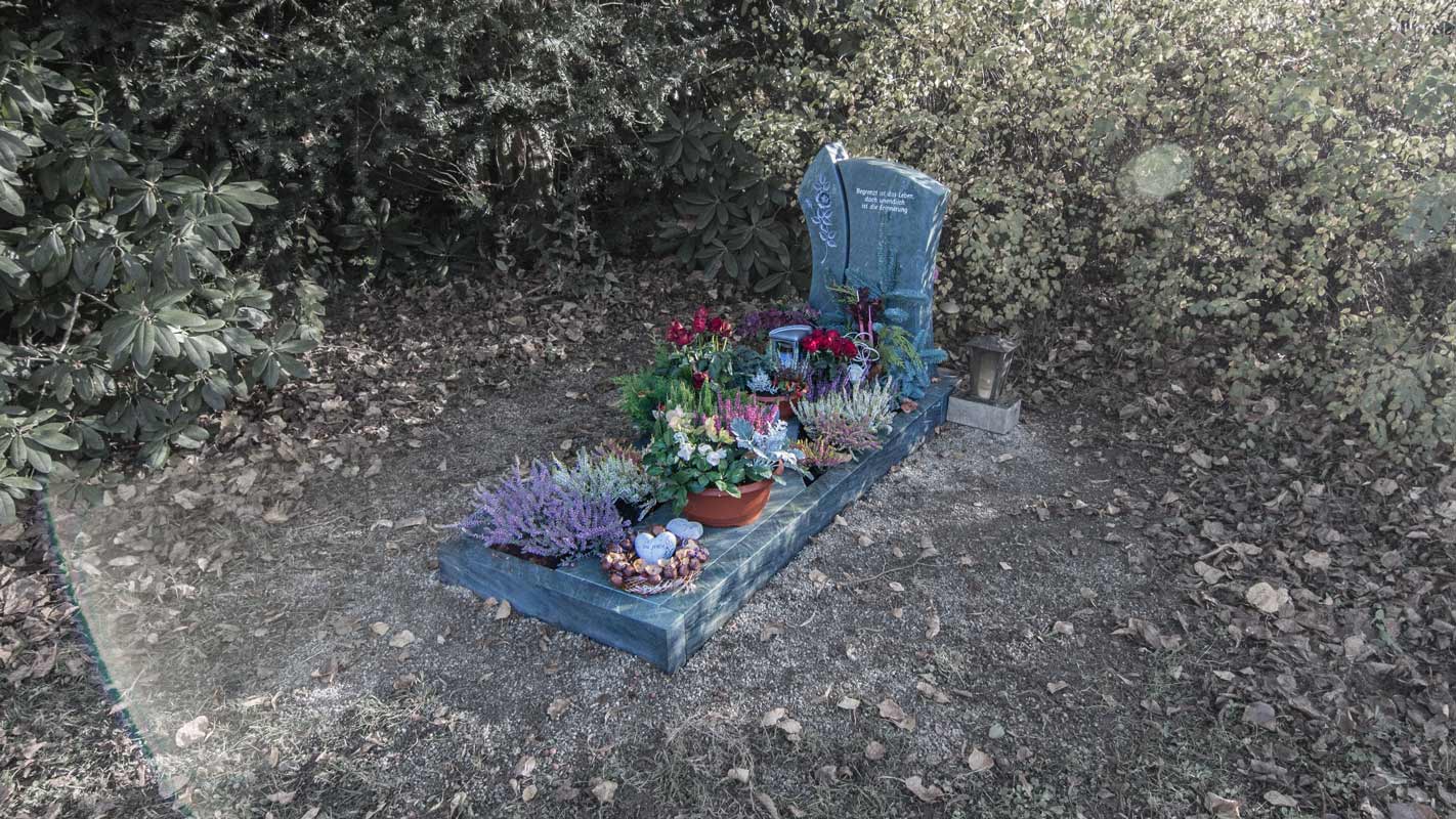 Grabmal aus Verde Olive