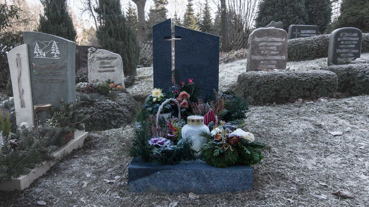 Grabstein aus Theumaer Schiefer