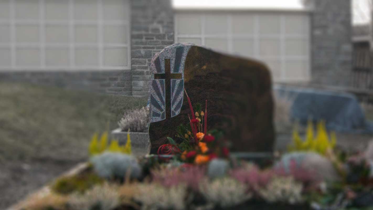 Kreuz mit aufgehender Sonne