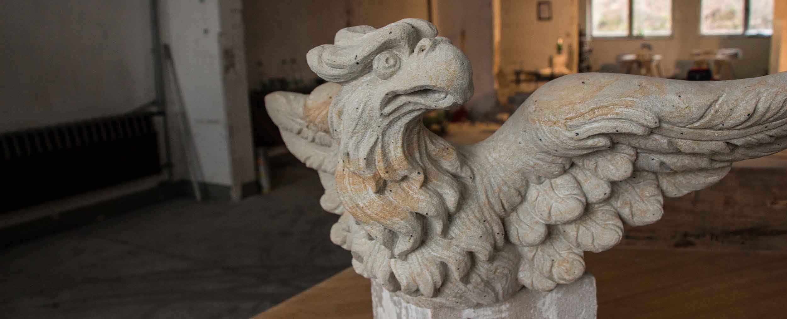 Adler aus Sandstein für das Humboldtforum