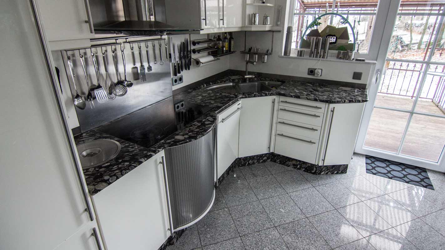 Flächenbündiges Herdfeld