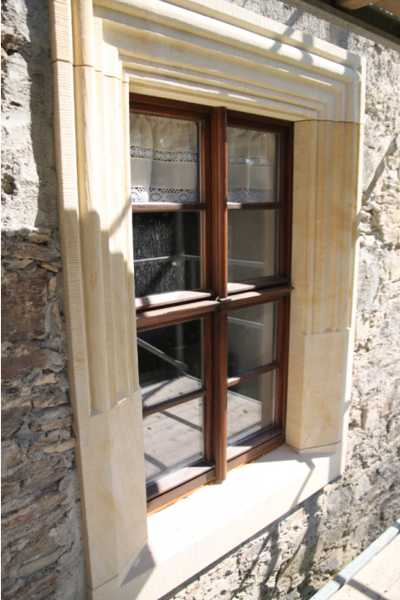 Restauriertes Sandsteingewände